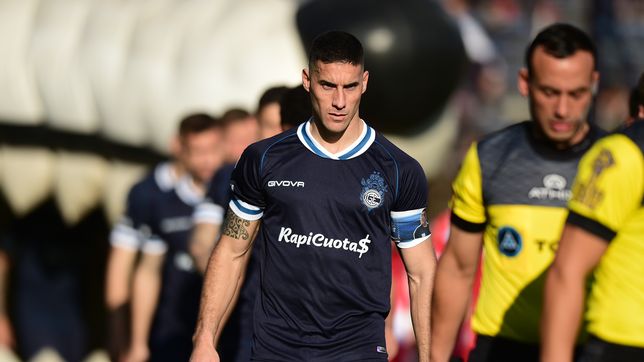 gimnasia estreno su nueva casaca alternativa frente al pueblo tripero