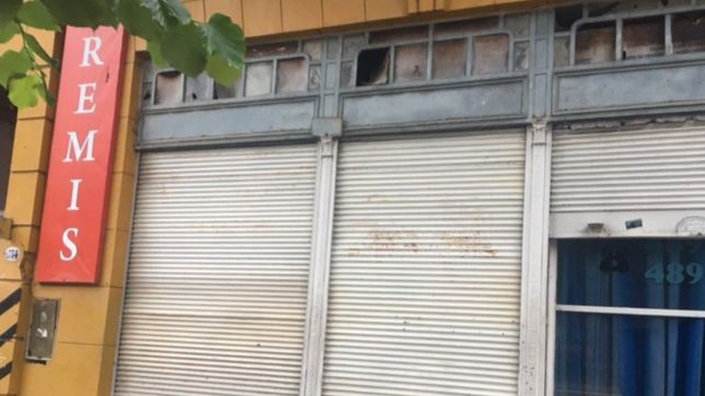 taxistas siguen a la caza de transportes truchos y atacaron una remiseria