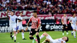 rojo se sube al avion de estudiantes a la espera del visto bueno de conmebol para jugar ante flamengo