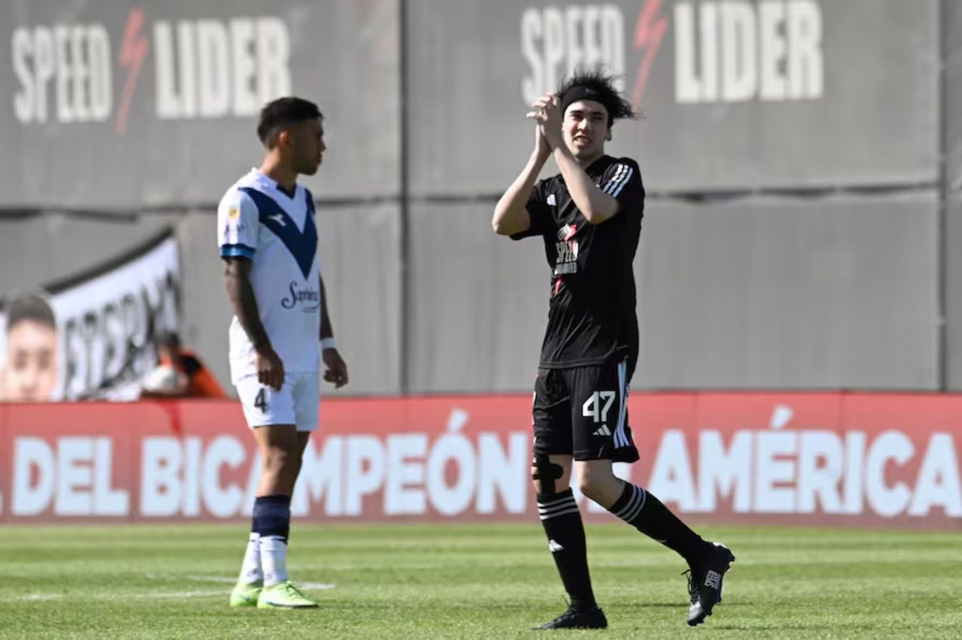 Spreen Deportivo Riestra Vélez.jpg