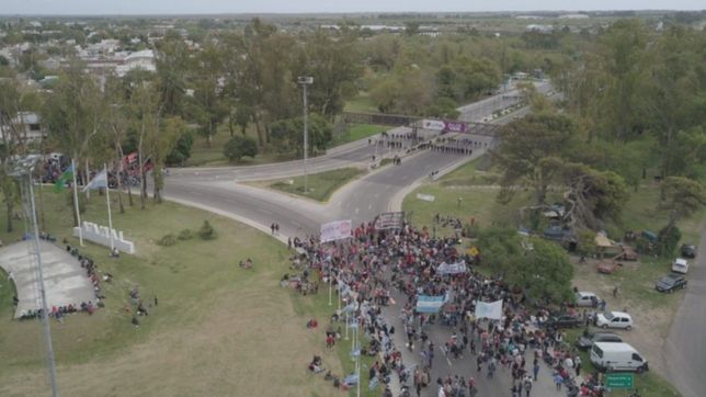 tras cuatro horas de corte, los cooperativistas liberaron la subida y bajada de la autopista la plata-buenos aires