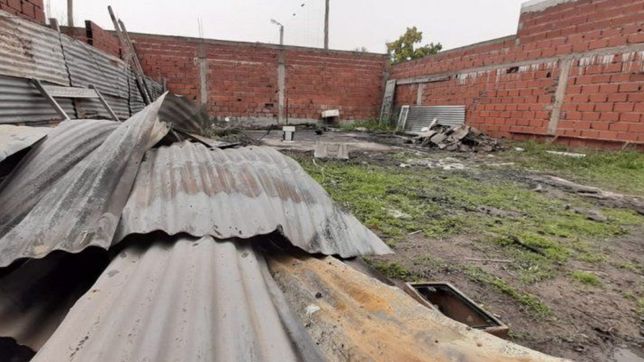 dos perros murieron calcinados en un incendio que dejo a una familia en la calle