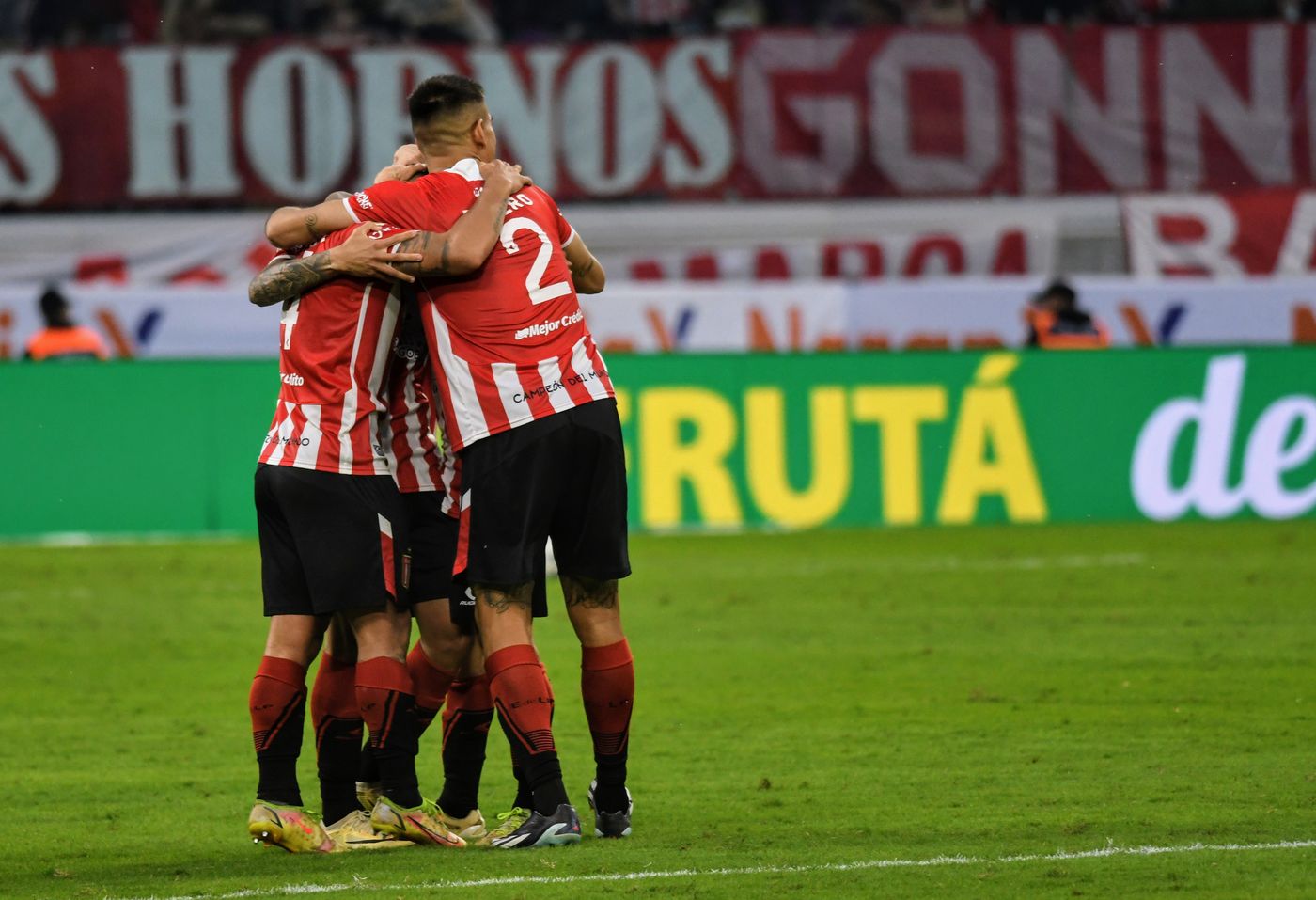 Estudiantes tras la consagración en la Copa de la Liga 2024