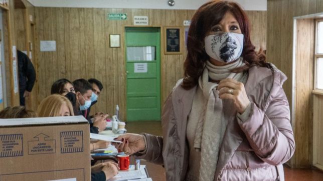 cristina fernandez de kirchner voto en rio gallegos y esperara resultados en caba