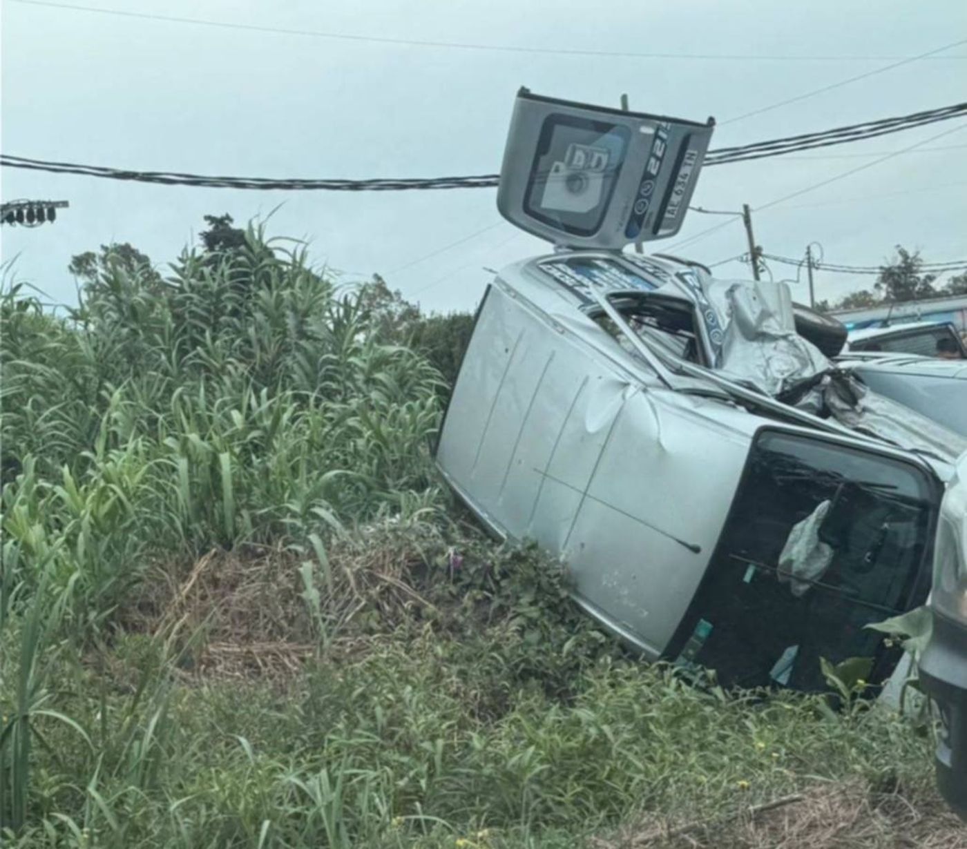 Dos camionetas protagonizaron un fuerte choque en Los Hornos Dos camionetas protagonizaron un fuerte choque en Los Hornos