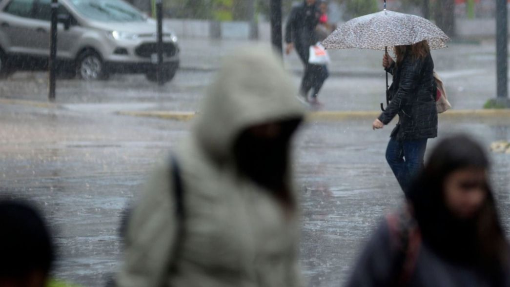 Vuelta a casa bajo el agua: hay alerta por tormentas fuertes para la tarde en La Plata