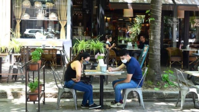 viernes con cielo algo nublado, ventoso y temperatura agradable en la plata