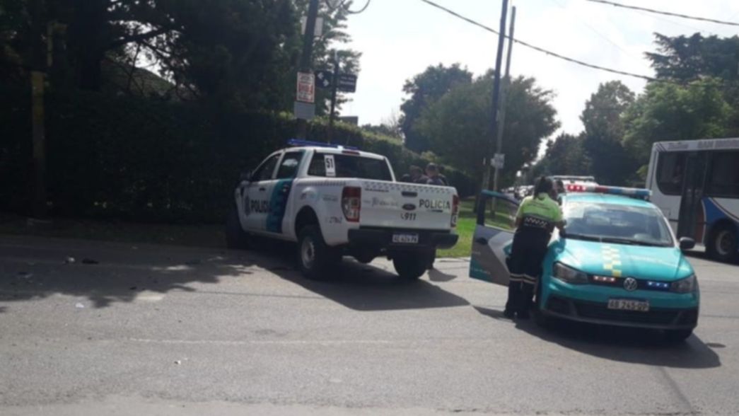 Impactante cuádruple choque en La Plata: un móvil de la Policía involucrado y tres heridos