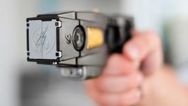se aprobo el pedido para que las pistolas taser se usen en la plata