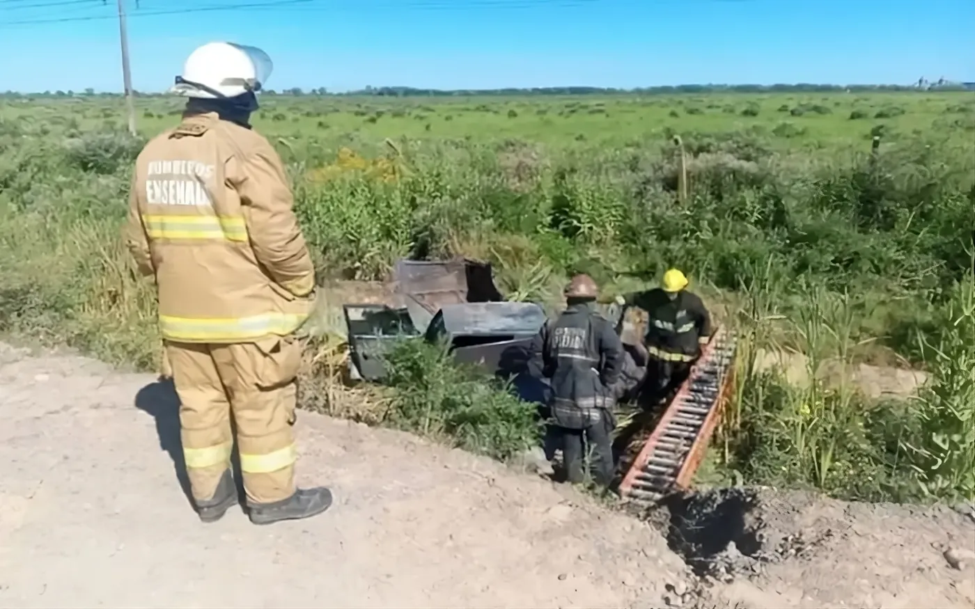 Los bomberos asistieron a las víctimas Los bomberos asistieron a las víctimas