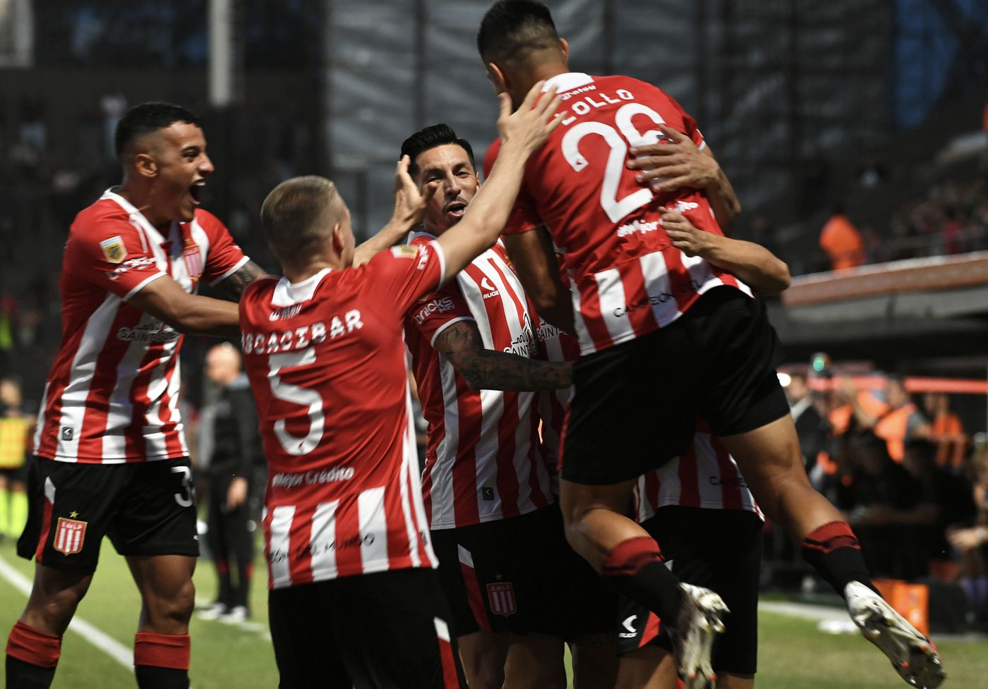 Estudiantes Barracas Central gol.JPG