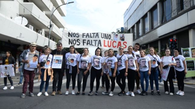 familiares de lautaro morello y lucas escalante se manifestaron en pleno centro platense
