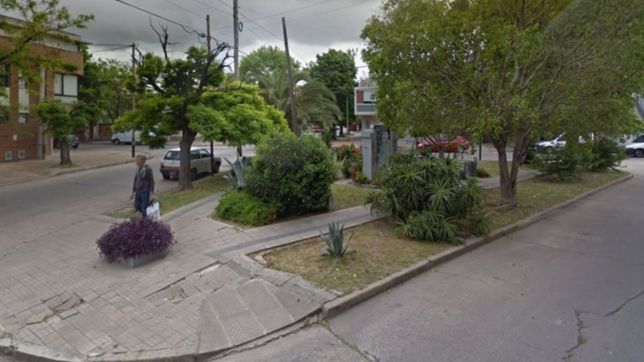 conmocion en la plata: un hombre se quito la vida en medio de una plazoleta