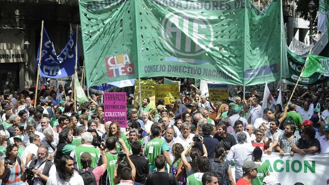 los gremios estatales tambien rechazaron la oferta de aumento salarial de la provincia