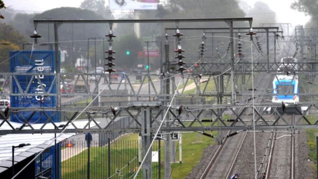 el tren roca interrumpido porque una persona se tiro a las vias