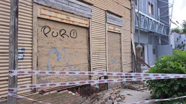 vallaron una casa que esta en estado critico y con peligro de derrumbe