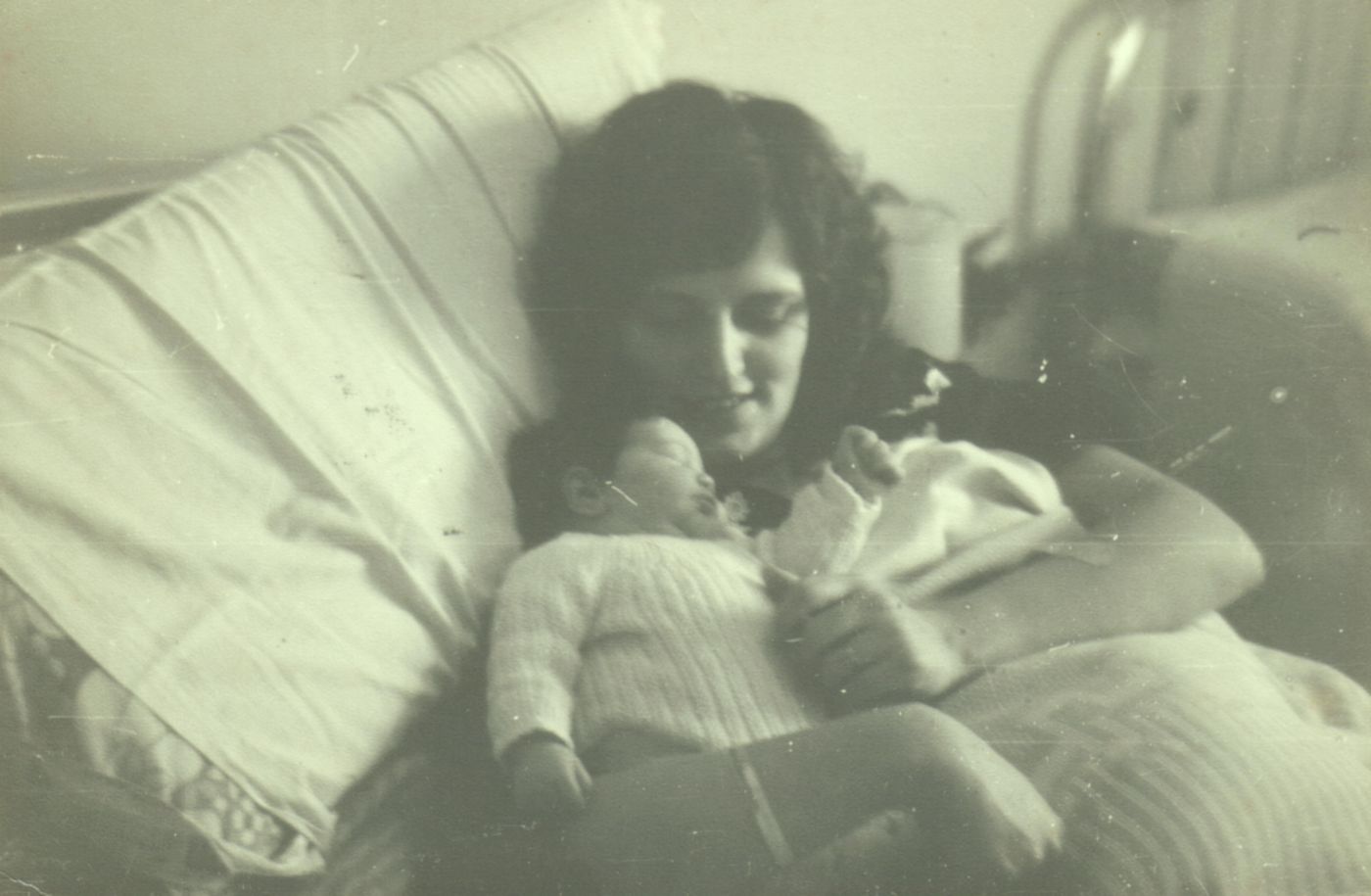 Una foto tomada en el sanatorio donde nación Clara Anahí el 12 de agoto de 1976