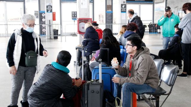 a pesar del paro de trenes, una formacion salio de mar del plata con turistas varados