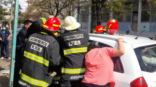 rescataron a una bebe que habia quedado encerrada en una camioneta en la plata
