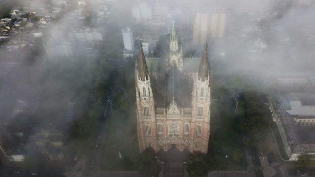jueves con mucha niebla, lloviznas y una tarde de sol en la plata