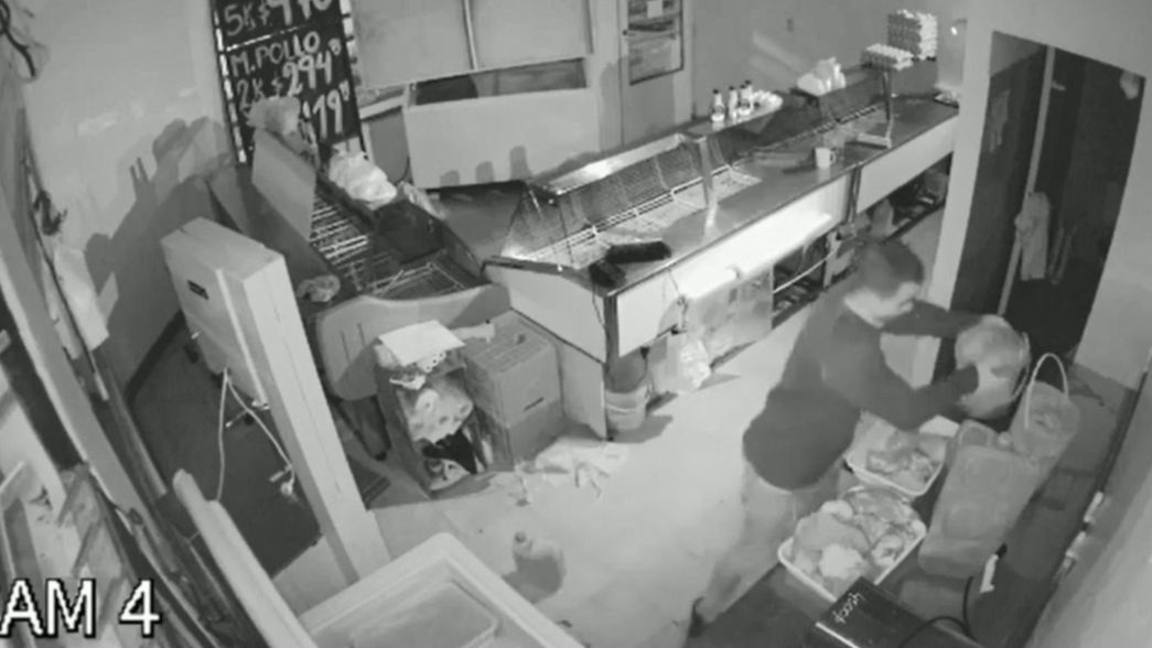 Desvalijó una pollajería en Abasto y cuando se iba intentó arrancar la cámara que filmó todo