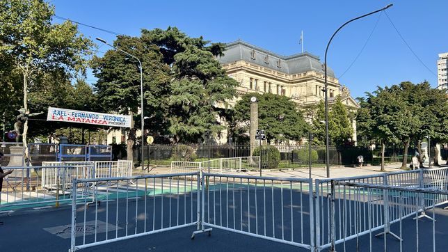 el centro platense amanecio vallado por la apertura de sesiones que encabezara axel kicillof