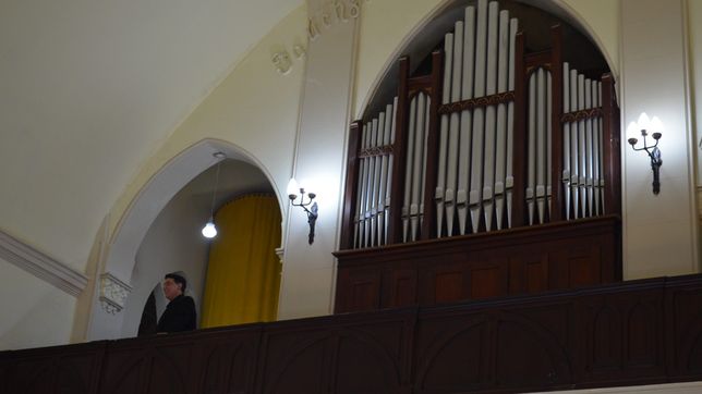 robaron una iglesia evangelica en la plata y tomaron cerveza dentro del templo