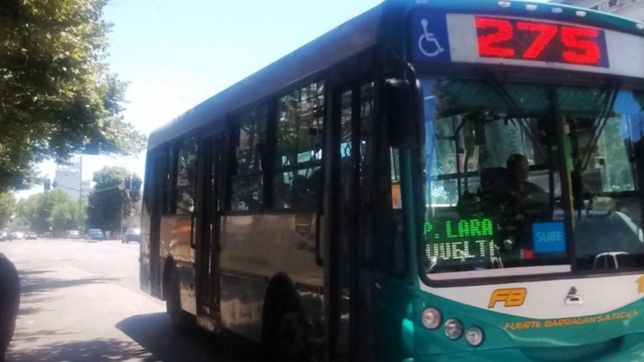 tension en ensenada por un fuerte choque entre un micro de la linea 275 y una camioneta