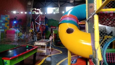Un ladrón se metió en una casa de fiestas infantiles de City Bell, comió en el lugar y huyó con mercadería