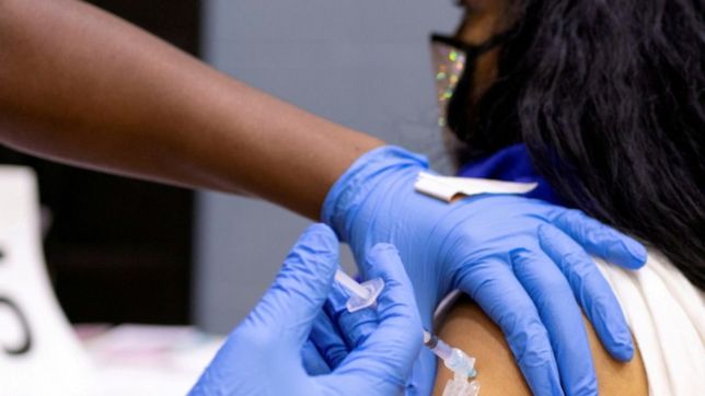 aumentaron los casos de covid-19 y recomiendan vacunarse: ¿donde hacerlo en la plata?