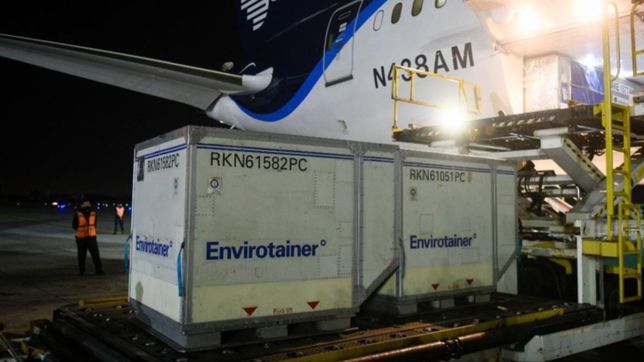 llegaron mas de 800 mil vacunas astrazeneca para reforzar la lucha contra el coronavirus