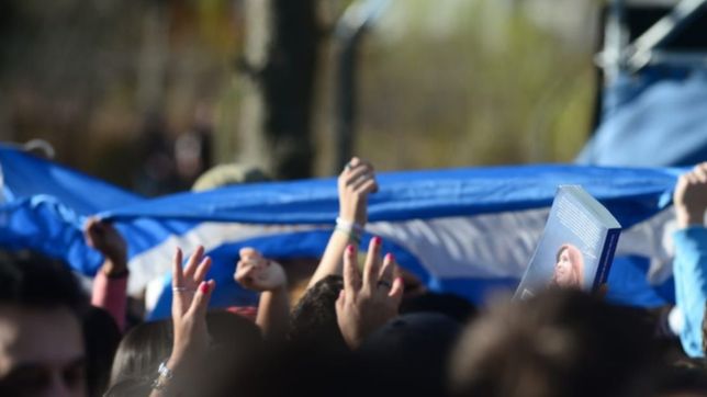 nestor nos saco del infierno y otras veinte definiciones de cristina en la plata