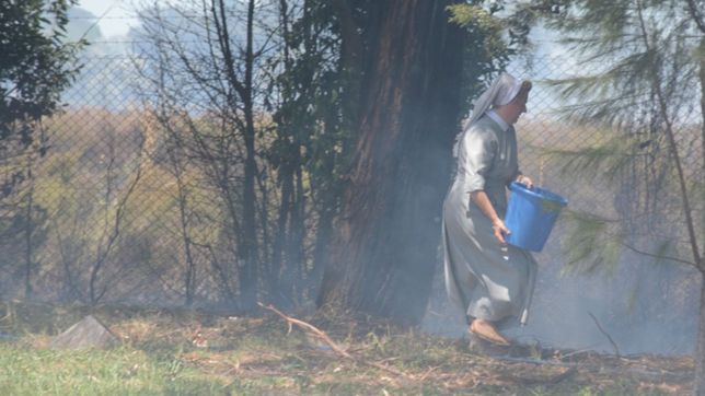 dramatico relato de un cura sobre el incendio en la plata: las llamas estaban muy cerca