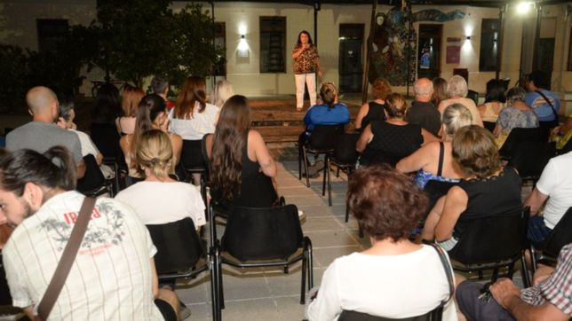 el ciclo cuentos a la luz de la luna se suma a la agenda por el dia de la mujer