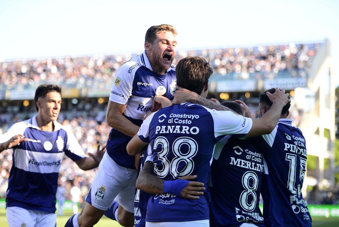 Gimnasia Vélez Festejo gol (4)