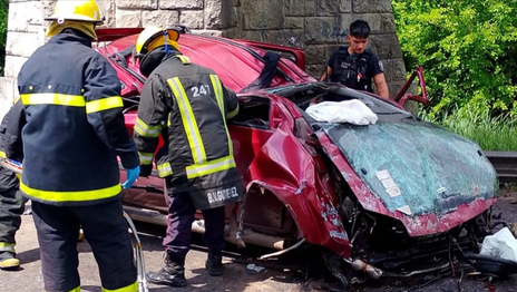 Perdió el control de la camioneta, se estrelló contra un puente y murió Perdió el control de la camioneta, se estrelló contra un puente y murió