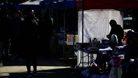 Sumaron 300 feriantes del parque Saavedra al plan de reconversión de la venta ambulante Sumaron 300 feriantes del parque Saavedra al plan de reconversión de la venta ambulante