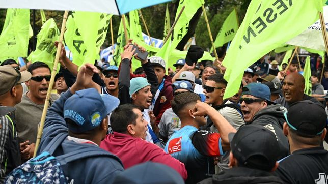 gremios y estudiantes se movilizaron en el centro de la ciudad por el dia de la lealtad peronista