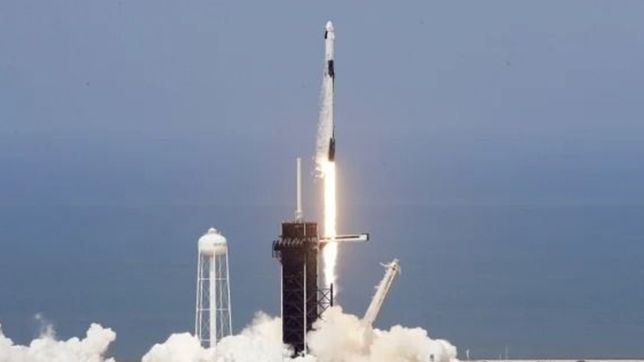 video: asi fue el lanzamiento historico de la nave espacial de spacex y la nasa