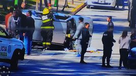 impactante choque y vuelco en ensenada con una persona atrapada