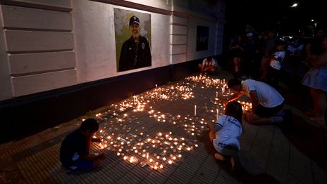 El Bosque se iluminó en homenaje a Maradona