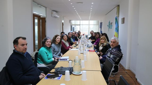 sin oferta para docentes y estatales, asi siguen las paritarias en la provincia