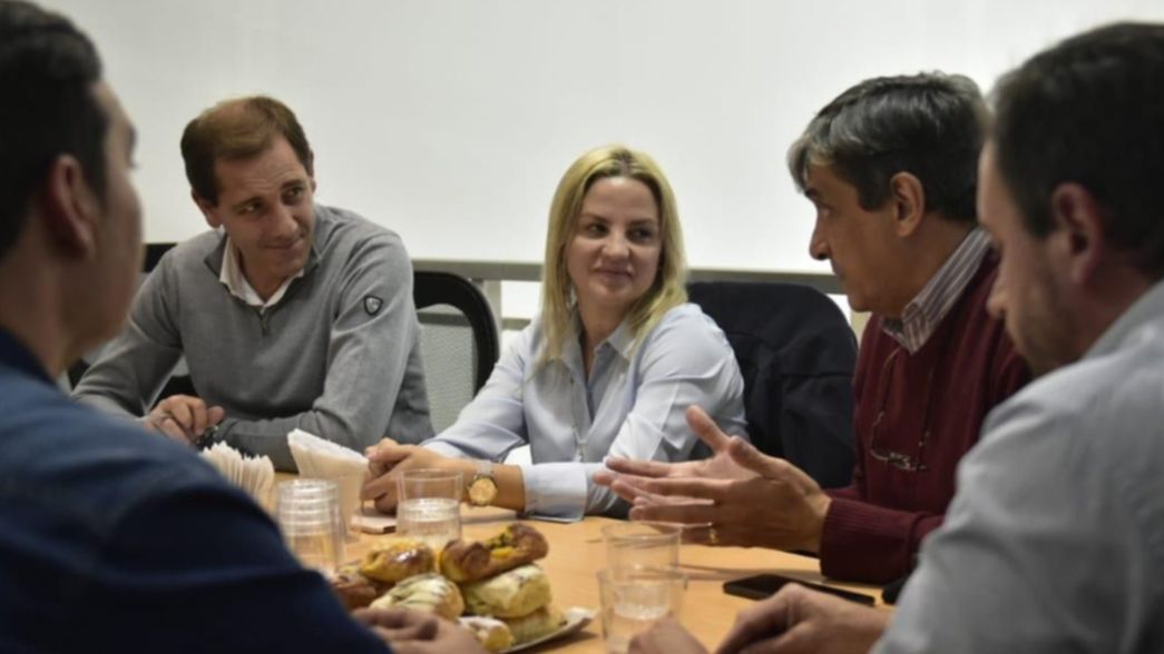 Garro levanta las banderas de la seguridad con Carolina Piparo como escolta