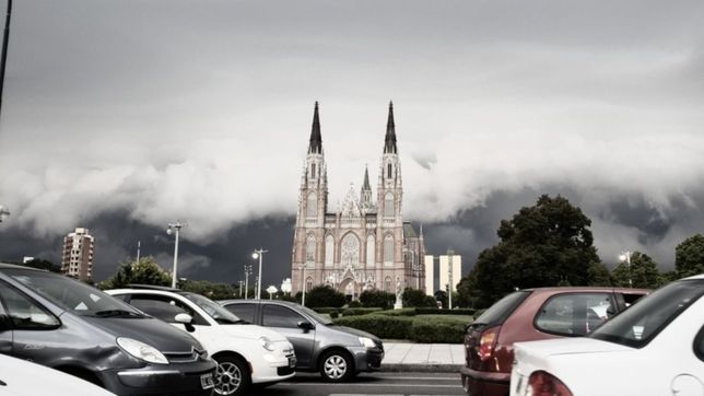 renuevan el alerta por tormentas fuertes con rafagas y caida de granizo en la plata