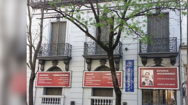 mando un cv a una escuela platense, la llamaron y la terminaron discriminando por renga