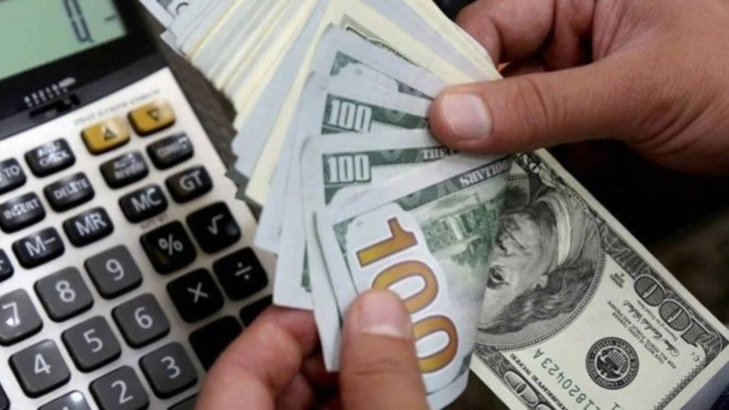 El dólar blue volvió a subir y así cerró en las cuevas de La Plata y CABA