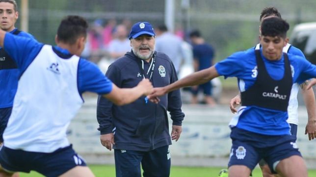 gimnasia entrena a puertas cerradas y maradona piensa en variantes