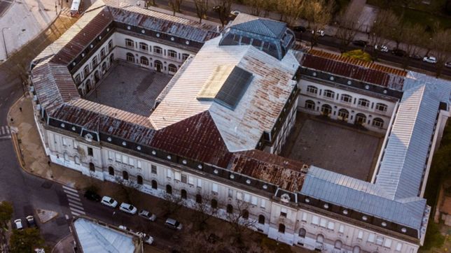 estufas prendidas, banos rotos y clases en el patio: reclaman por el estado del normal 1