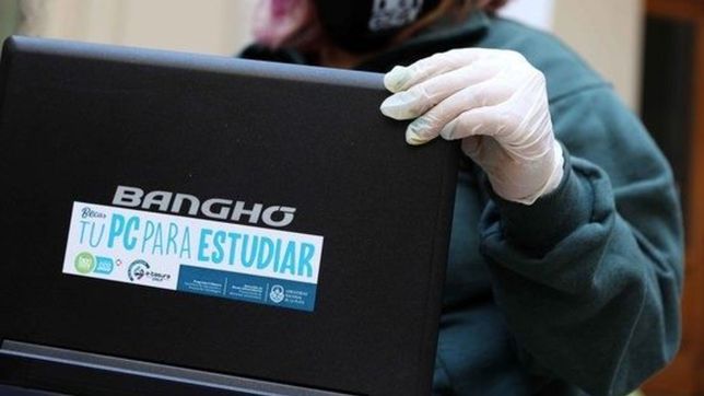 la unlp volvio a entregar notebooks y computadoras a sus alumnos por la cuarentena