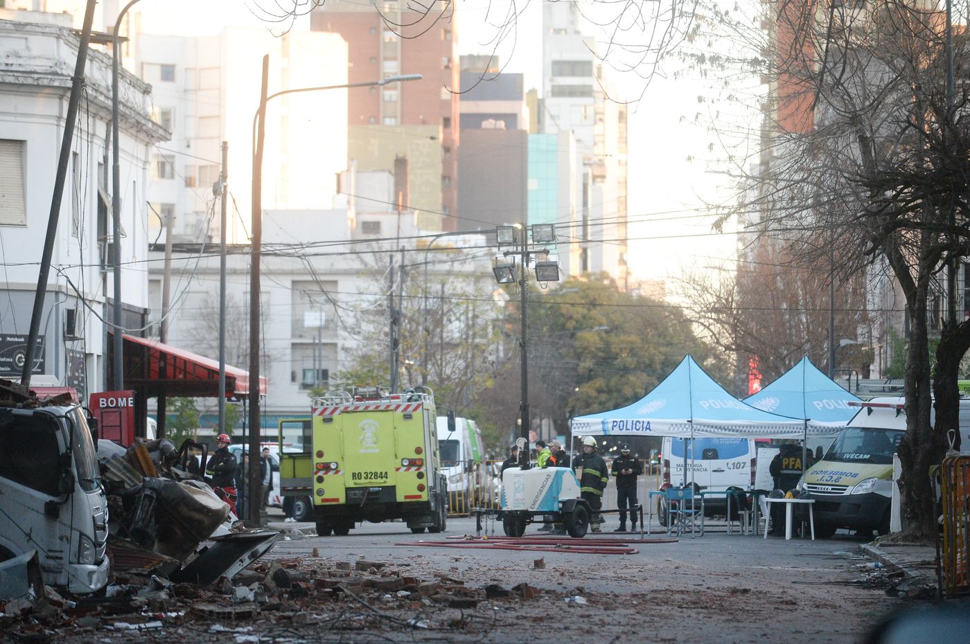 El campamento armado en la zona del incendio, donde se apostan los bomberos y peritos